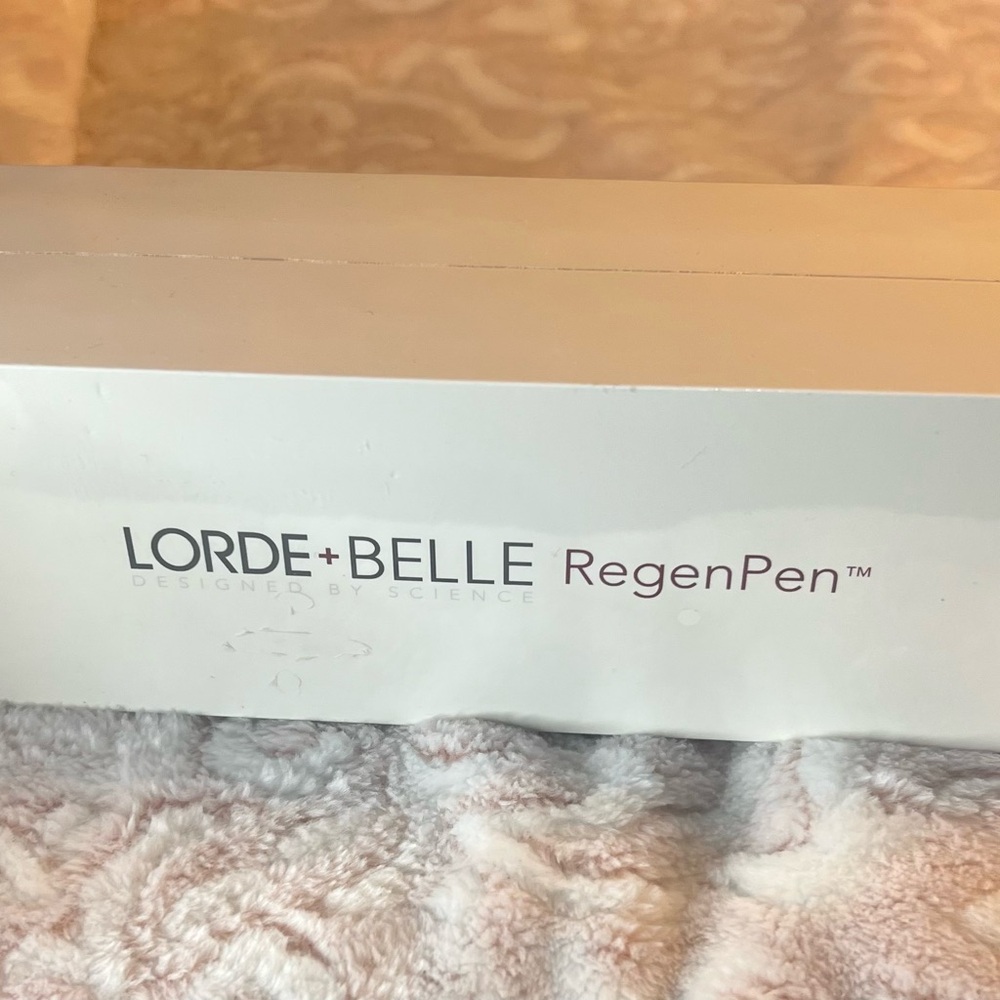 NIB Lorde + Belle RegenPen Skincare Tool - White